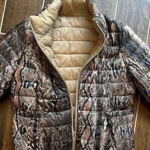 Tahari Reversible Puffer Coat tan & snake print size medium